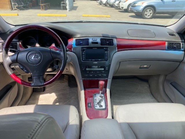 Lexus ES 330 Vehicle Full-screen Gallery Image 06