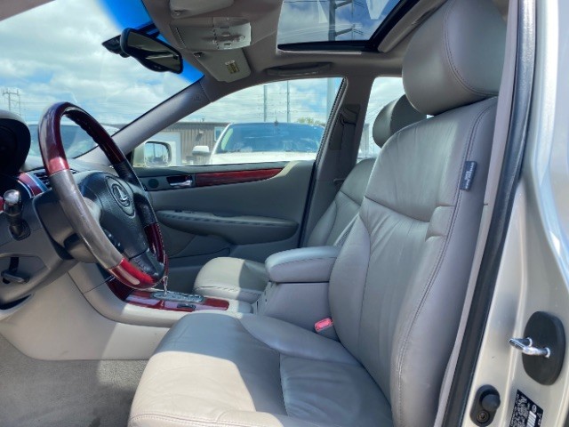 Lexus ES 330 Vehicle Full-screen Gallery Image 08