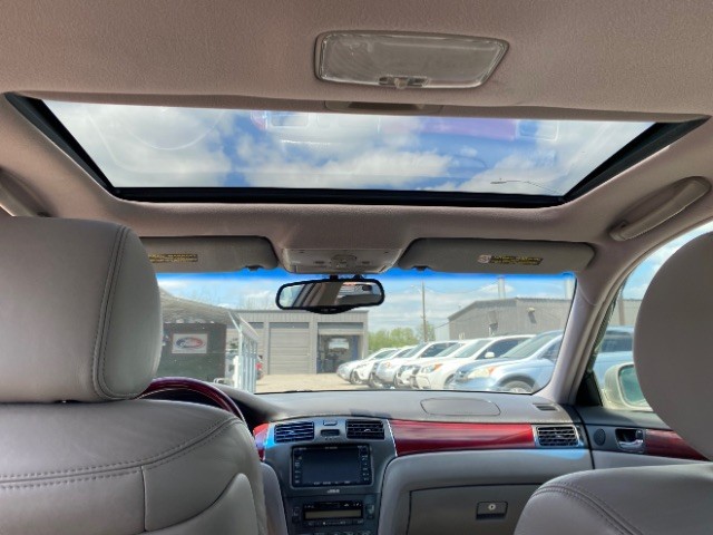 Lexus ES 330 Vehicle Full-screen Gallery Image 10