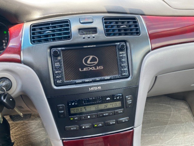Lexus ES 330 Vehicle Full-screen Gallery Image 13