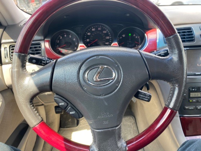 Lexus ES 330 Vehicle Full-screen Gallery Image 14