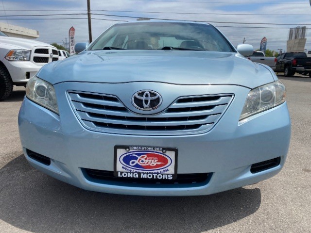 Toyota Camry Vehicle Full-screen Gallery Image 02