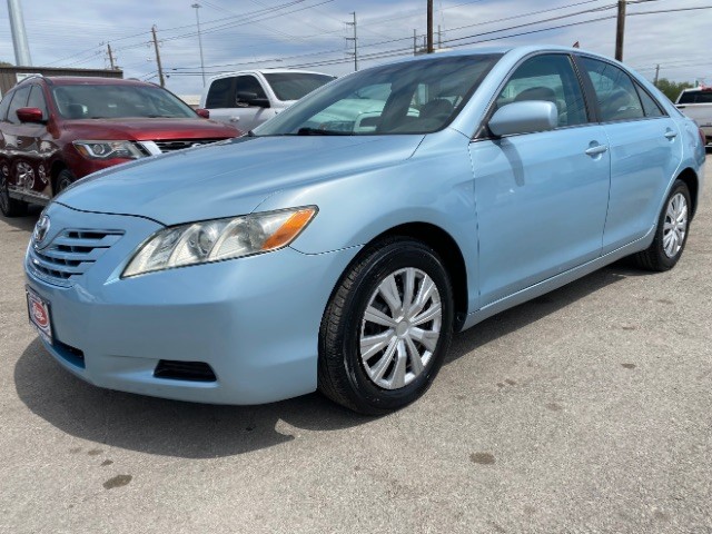 Toyota Camry Vehicle Full-screen Gallery Image 03