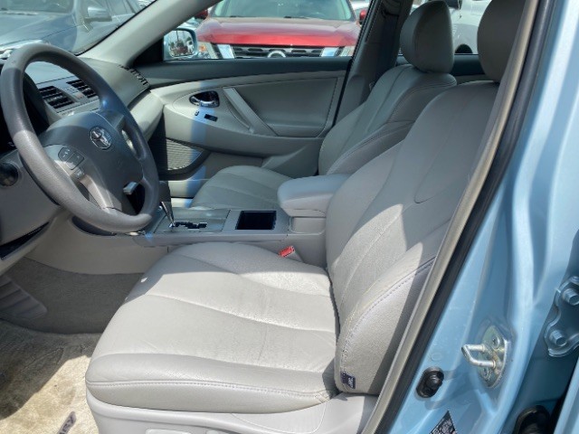 Toyota Camry Vehicle Full-screen Gallery Image 08