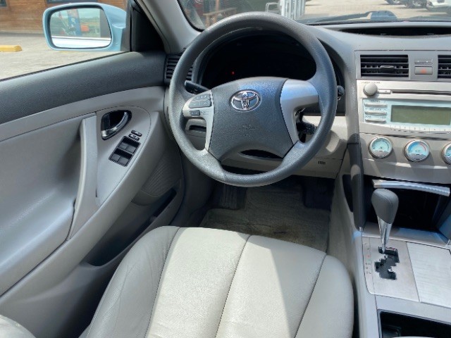 Toyota Camry Vehicle Full-screen Gallery Image 11