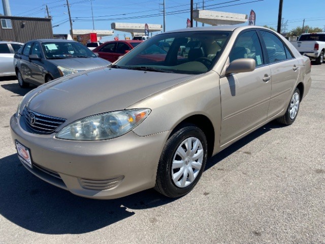 Toyota Camry Vehicle Full-screen Gallery Image 03