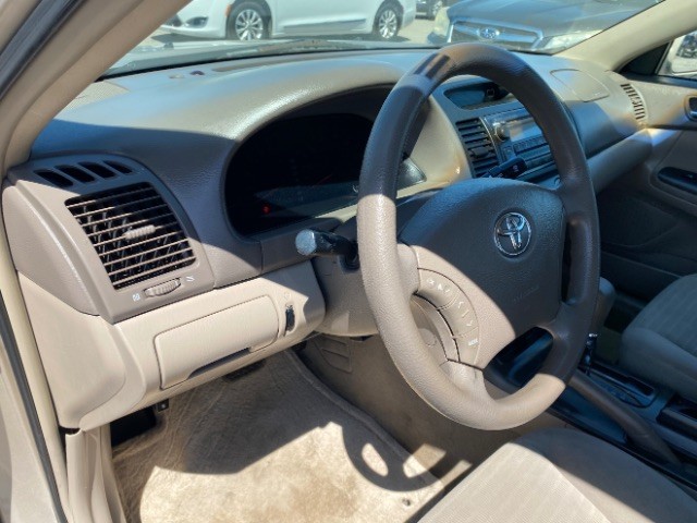 Toyota Camry Vehicle Full-screen Gallery Image 09