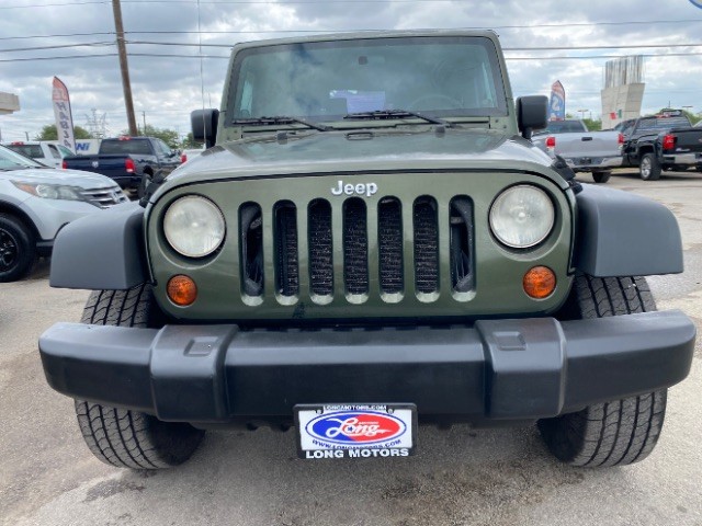 Jeep Wrangler Vehicle Full-screen Gallery Image 02