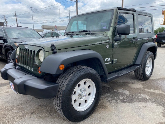 Jeep Wrangler Vehicle Full-screen Gallery Image 03