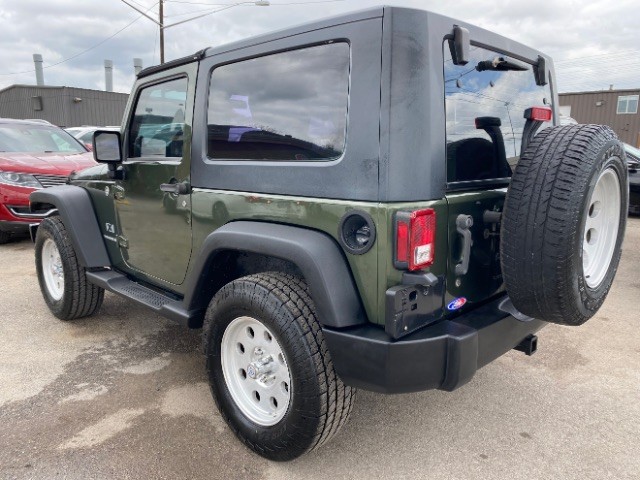 Jeep Wrangler Vehicle Full-screen Gallery Image 04