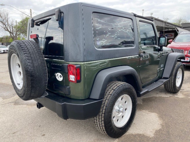Jeep Wrangler Vehicle Full-screen Gallery Image 05