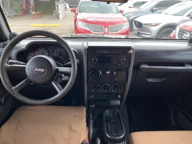 Jeep Wrangler Vehicle Full-screen Gallery Image 06