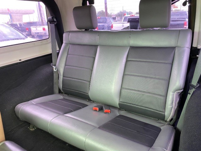 Jeep Wrangler Vehicle Full-screen Gallery Image 07