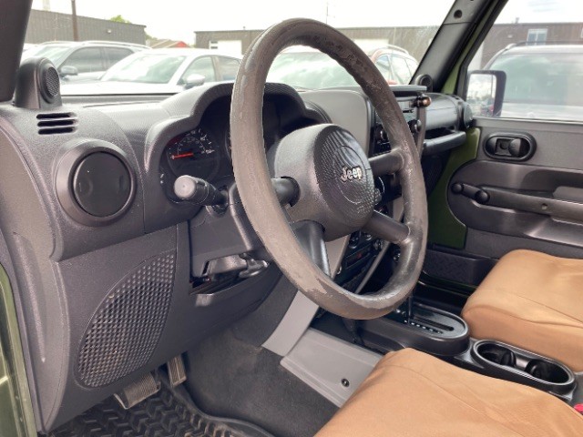 Jeep Wrangler Vehicle Full-screen Gallery Image 09