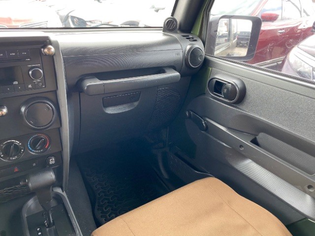 Jeep Wrangler Vehicle Full-screen Gallery Image 10