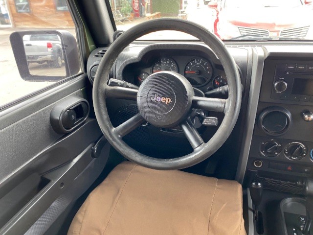 Jeep Wrangler Vehicle Full-screen Gallery Image 11