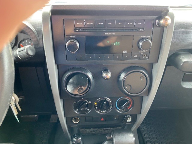 Jeep Wrangler Vehicle Full-screen Gallery Image 12