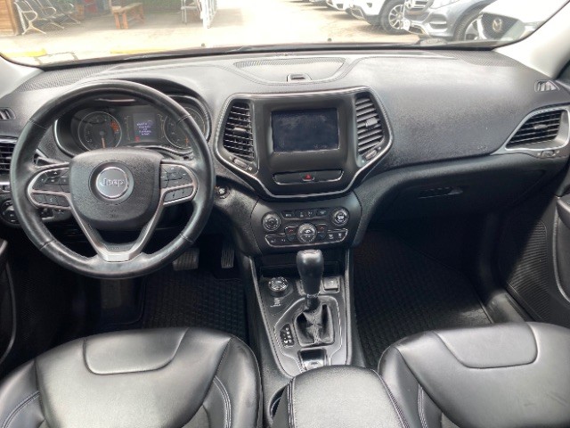 Jeep Cherokee Vehicle Full-screen Gallery Image 06