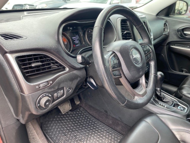 Jeep Cherokee Vehicle Full-screen Gallery Image 09