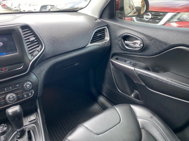 Jeep Cherokee Vehicle Full-screen Gallery Image 10