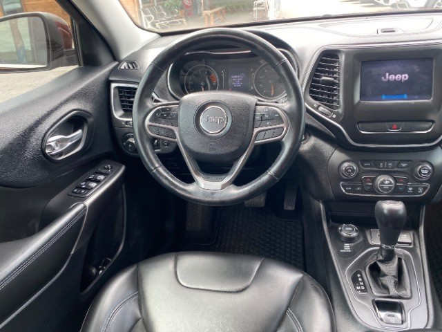 Jeep Cherokee Vehicle Full-screen Gallery Image 11