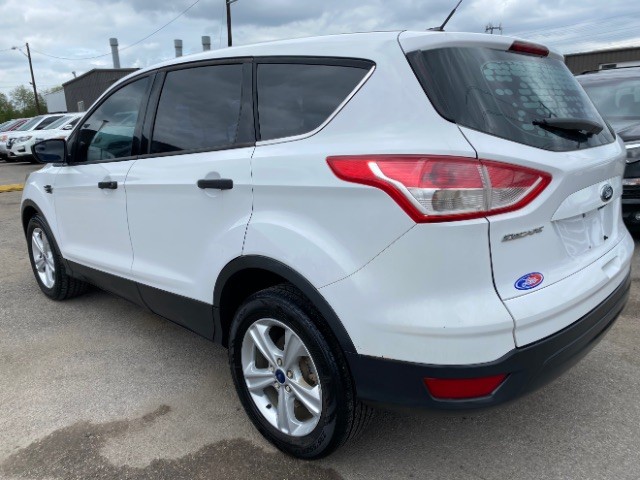 Ford Escape Vehicle Full-screen Gallery Image 04