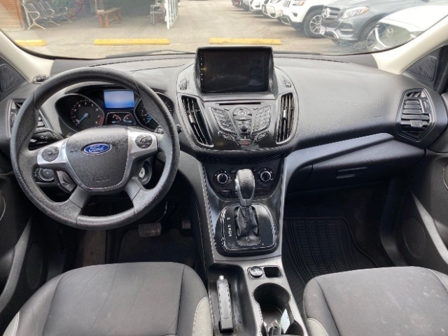 Ford Escape Vehicle Full-screen Gallery Image 06