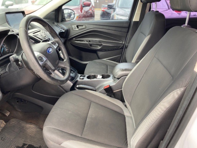 Ford Escape Vehicle Full-screen Gallery Image 08