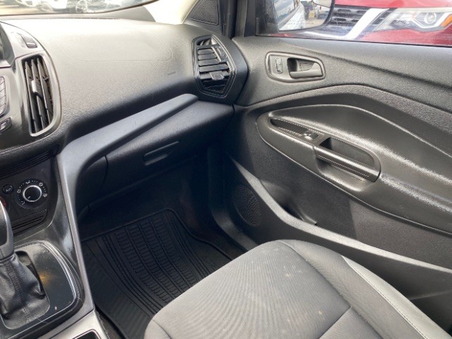 Ford Escape Vehicle Full-screen Gallery Image 10