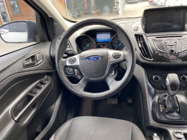 Ford Escape Vehicle Full-screen Gallery Image 11