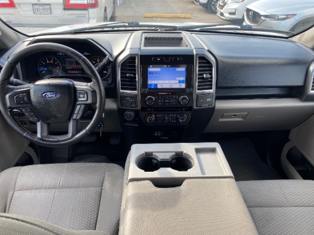 Ford F-150 Vehicle Full-screen Gallery Image 06