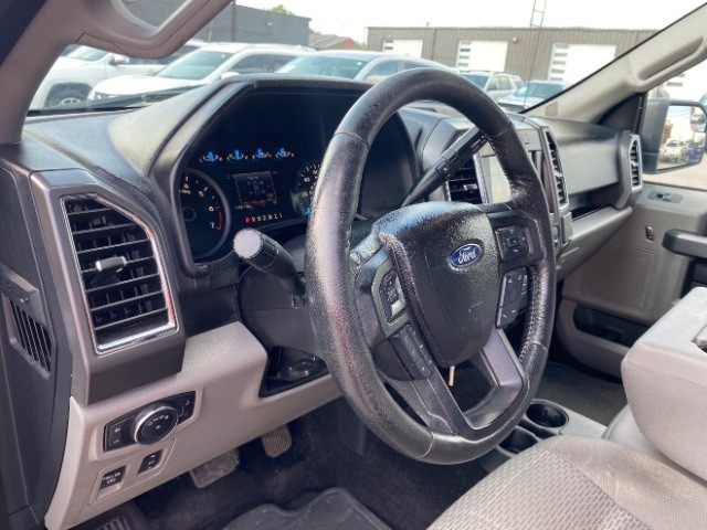 Ford F-150 Vehicle Full-screen Gallery Image 09