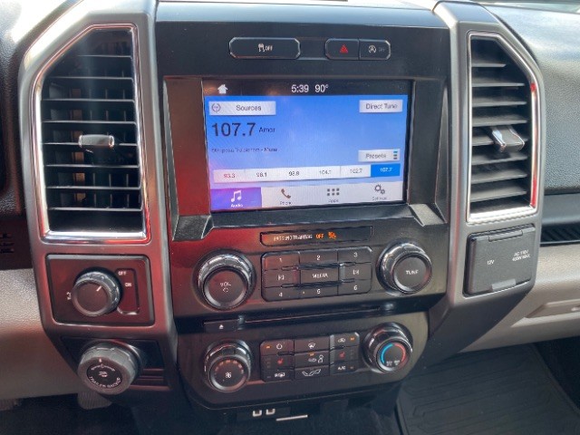 Ford F-150 Vehicle Full-screen Gallery Image 12