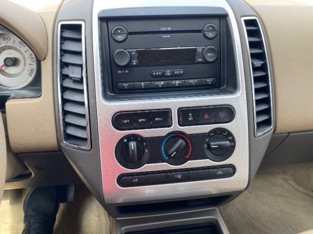 Ford Edge Vehicle Full-screen Gallery Image 12