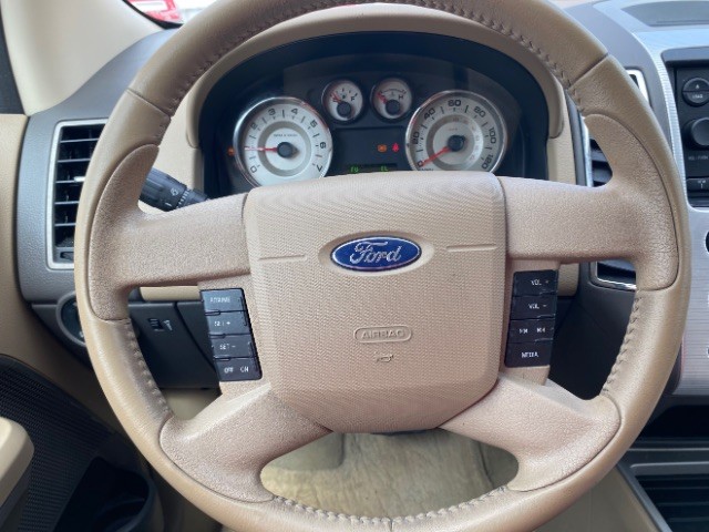 Ford Edge Vehicle Full-screen Gallery Image 13
