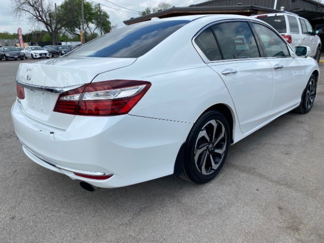 Honda Accord Sedan Vehicle Full-screen Gallery Image 05