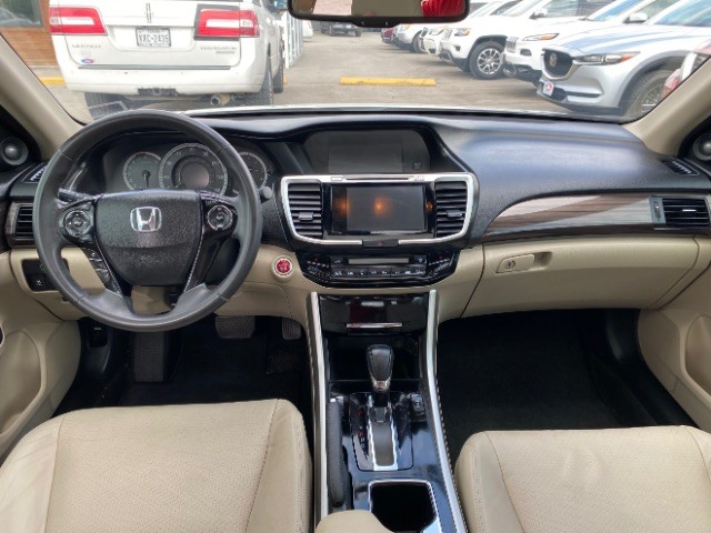 Honda Accord Sedan Vehicle Full-screen Gallery Image 06