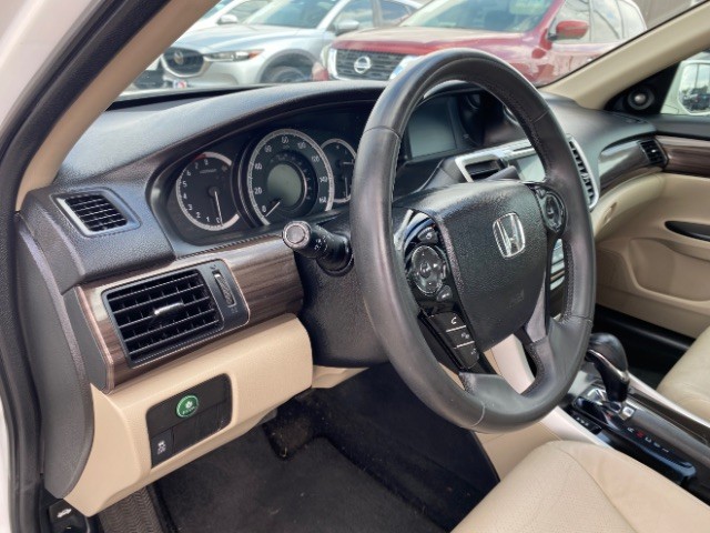 Honda Accord Sedan Vehicle Full-screen Gallery Image 09