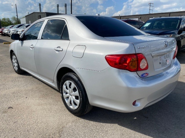 Toyota Corolla Vehicle Full-screen Gallery Image 04
