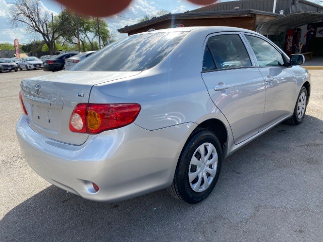 Toyota Corolla Vehicle Full-screen Gallery Image 05