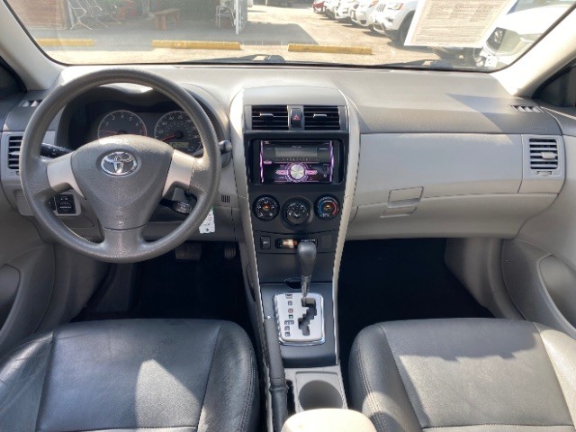 Toyota Corolla Vehicle Full-screen Gallery Image 06