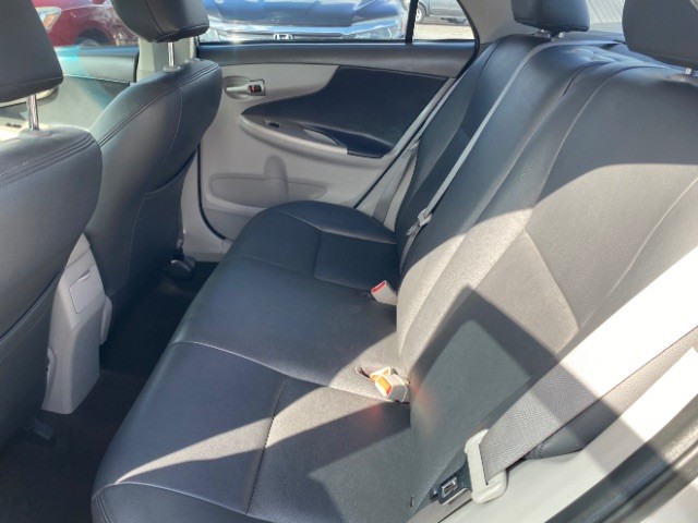 Toyota Corolla Vehicle Full-screen Gallery Image 07