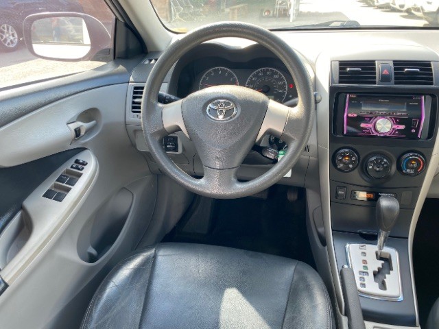 Toyota Corolla Vehicle Full-screen Gallery Image 11