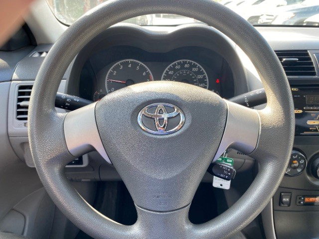 Toyota Corolla Vehicle Full-screen Gallery Image 14