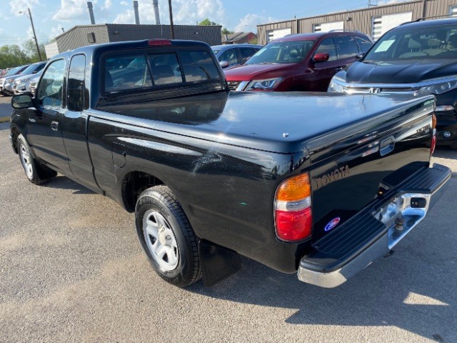 Toyota Tacoma Vehicle Full-screen Gallery Image 04