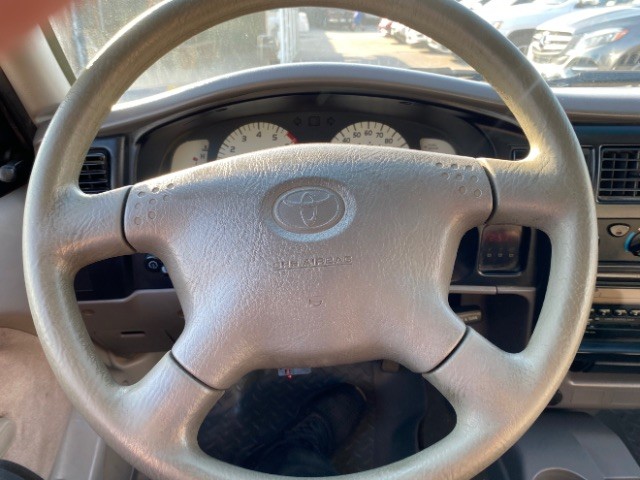 Toyota Tacoma Vehicle Full-screen Gallery Image 13