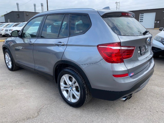 BMW X3 Vehicle Full-screen Gallery Image 04