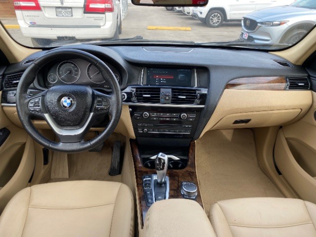BMW X3 Vehicle Full-screen Gallery Image 06