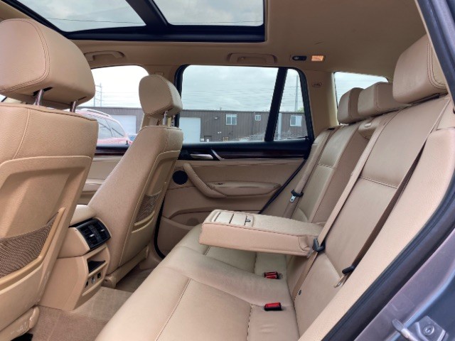 BMW X3 Vehicle Full-screen Gallery Image 07