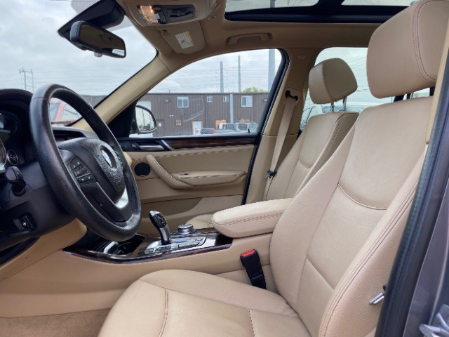 BMW X3 Vehicle Full-screen Gallery Image 08